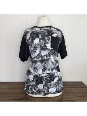 Retrofit Black and White Floral Print T-Shirt with Pocket Size S